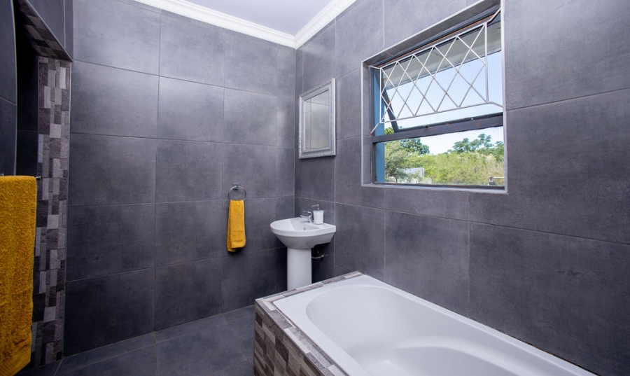 4 Bedroom Property for Sale in Abbotsford Eastern Cape